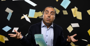 Özz Nûjen: Standupföreställning ”Medborgare Nûjen”